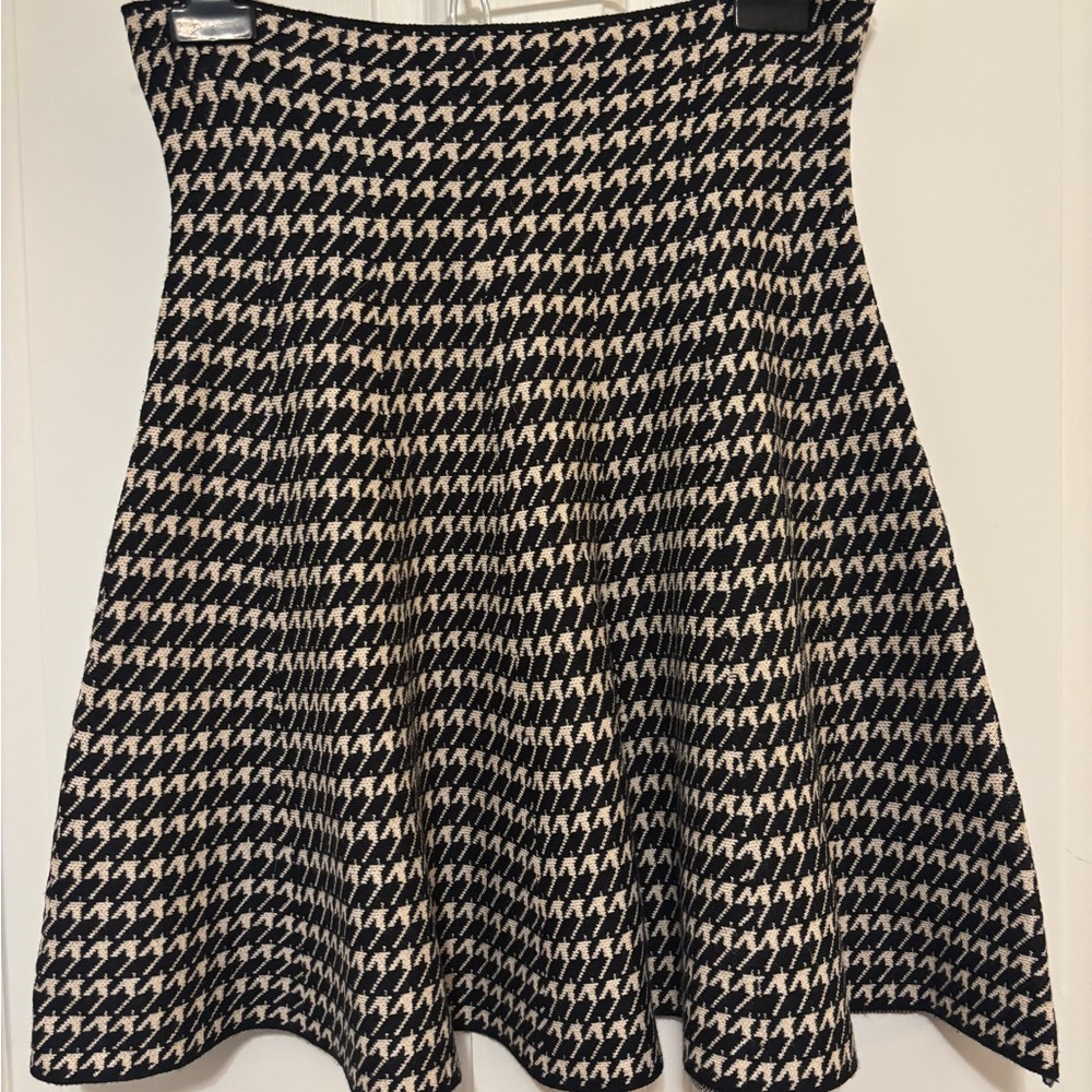Max Studio Black and White houndstooth A-line skirt